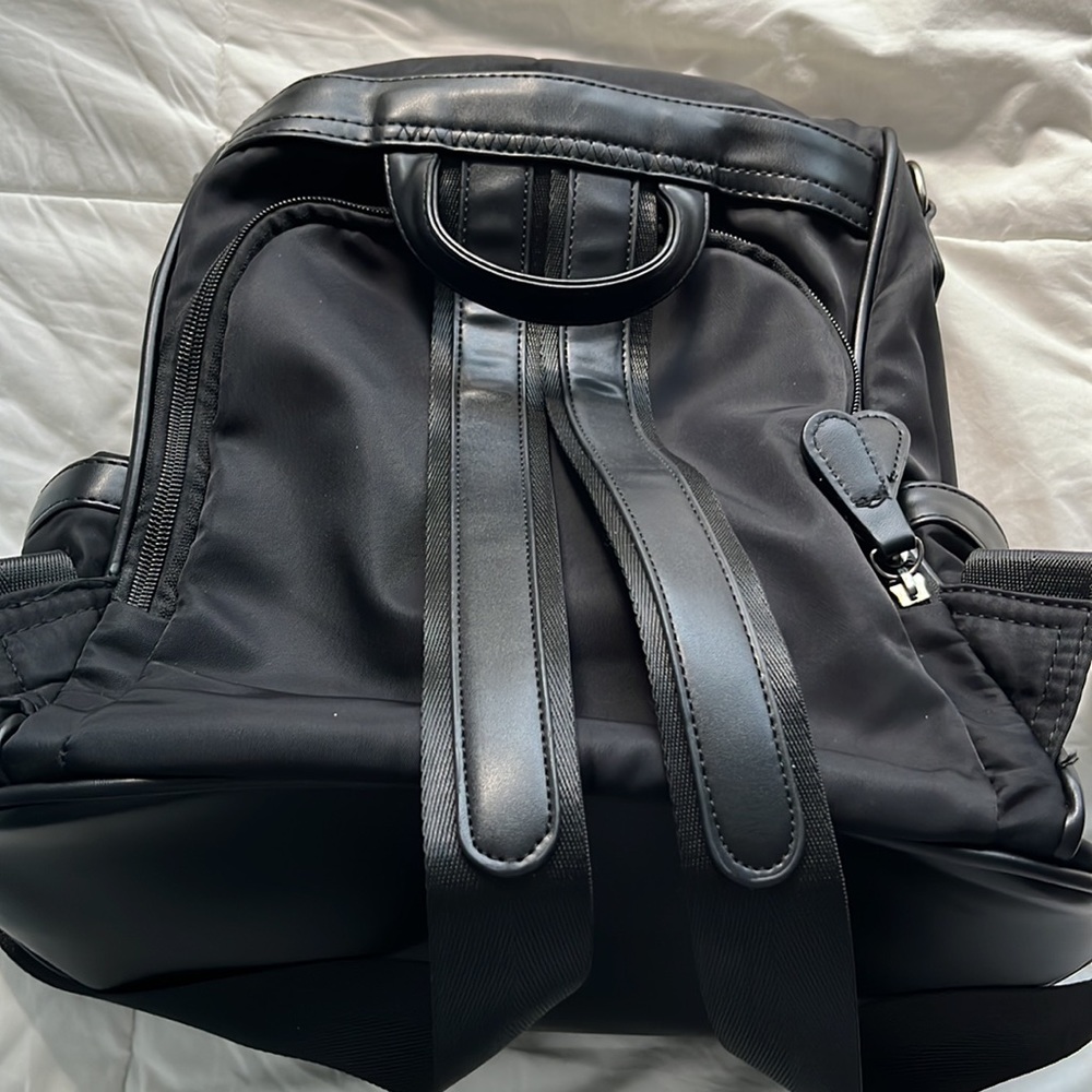 Black backpack - Picture 5 of 8